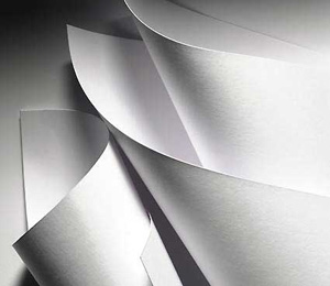 Лазерный принтер печатает белые листы